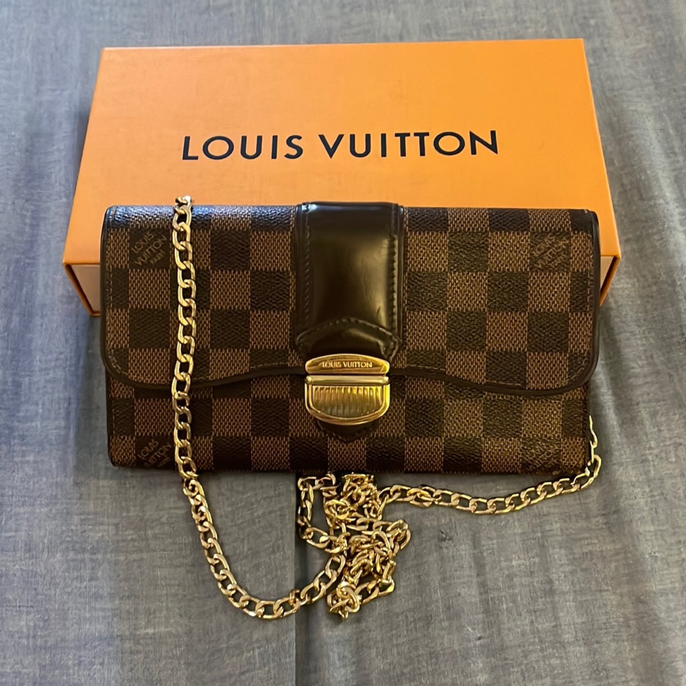 Louis Vuitton wallet/sling
